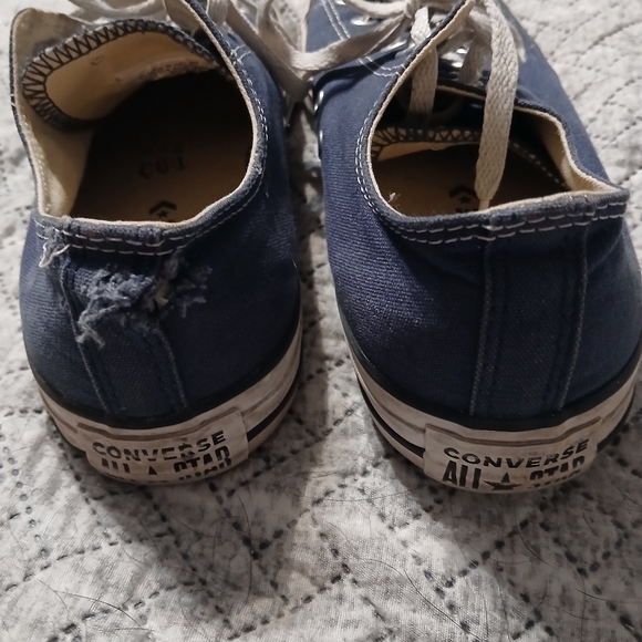 Converse mens size 8 distressed dark blue tennis shoes. - Picture 4 of 6